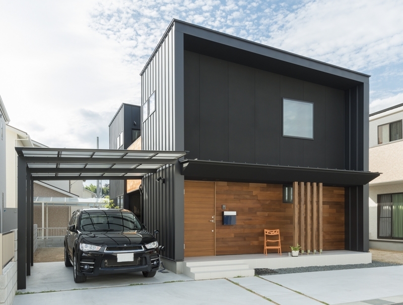 洗練された外観に家族のこだわりを詰め込んだ家